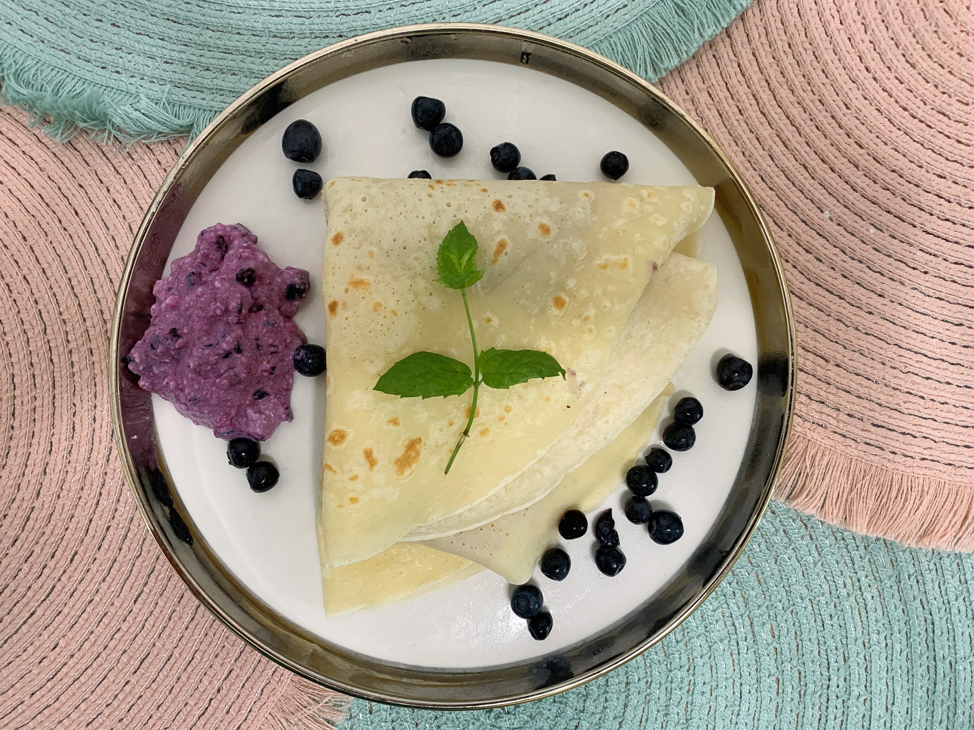 Naleśniki z jagodami