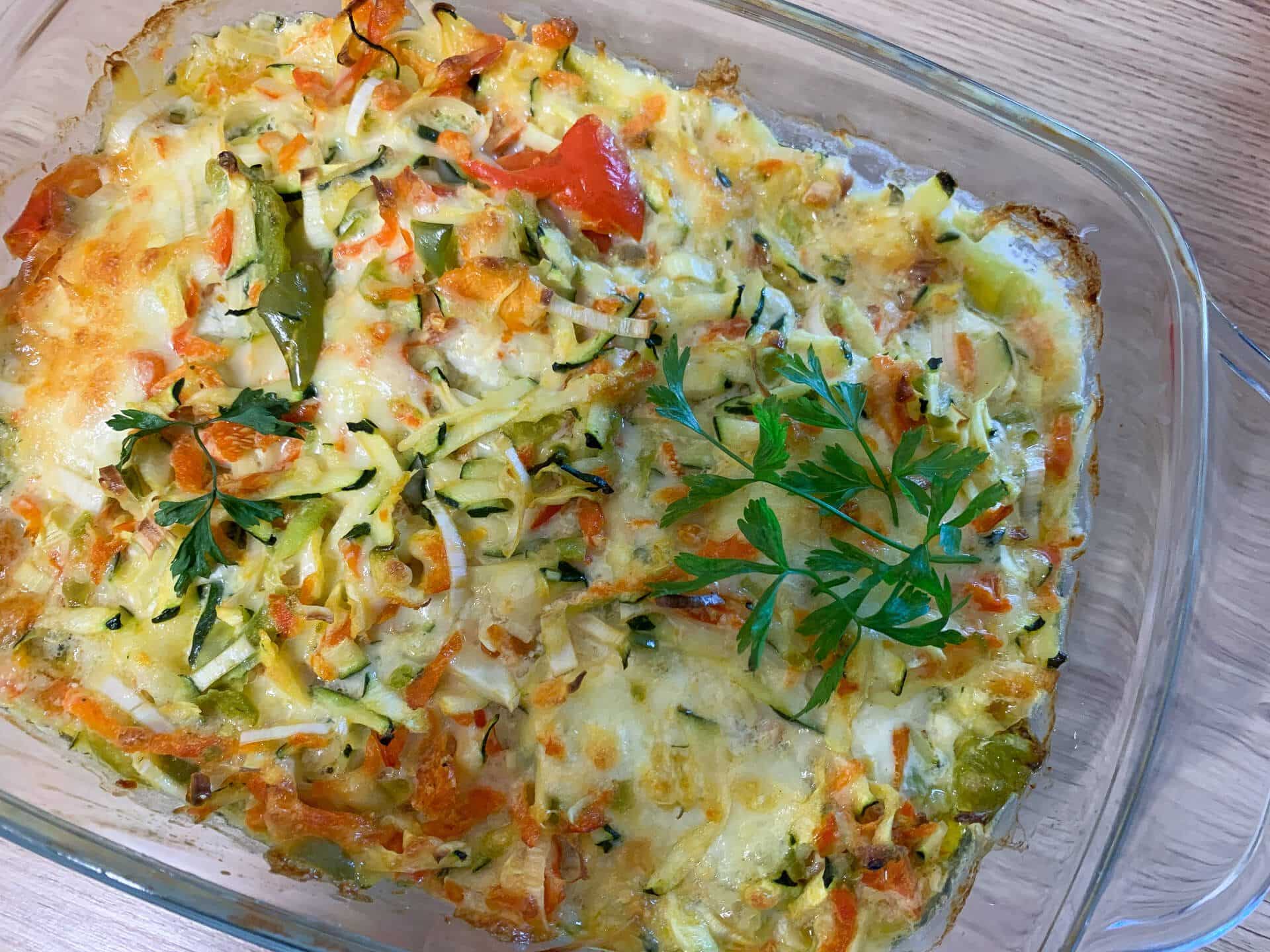 Keto kurczak zapiekany z warzywami i mozzarellą