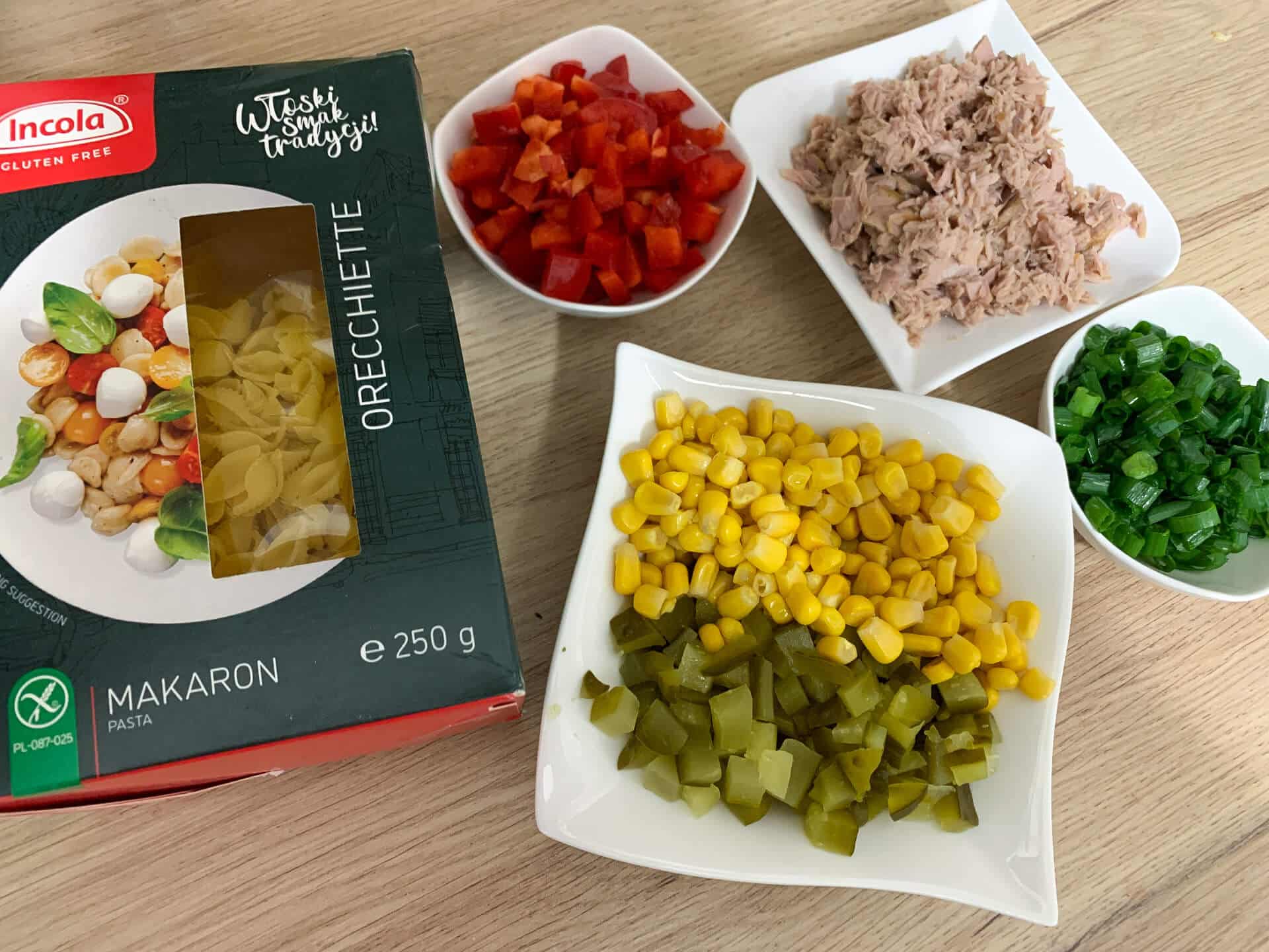 Sałatka z makaronem i tuńczykiem