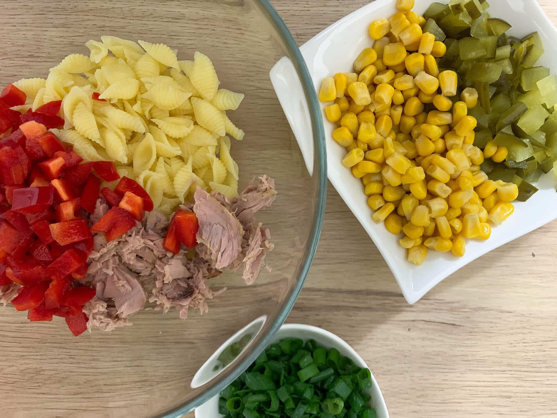 Sałatka z makaronem i tuńczykiem