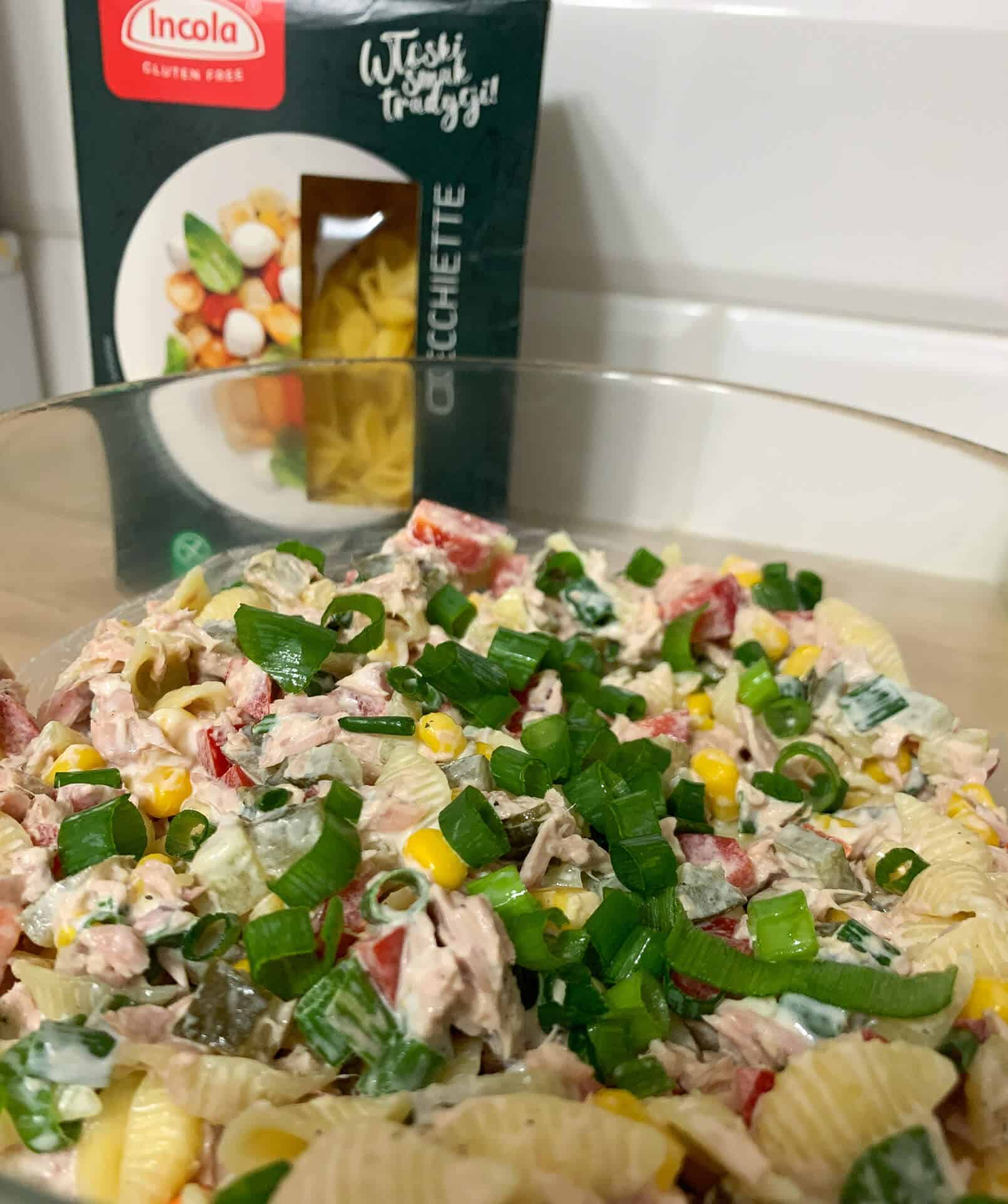 Sałatka z makaronem i tuńczykiem