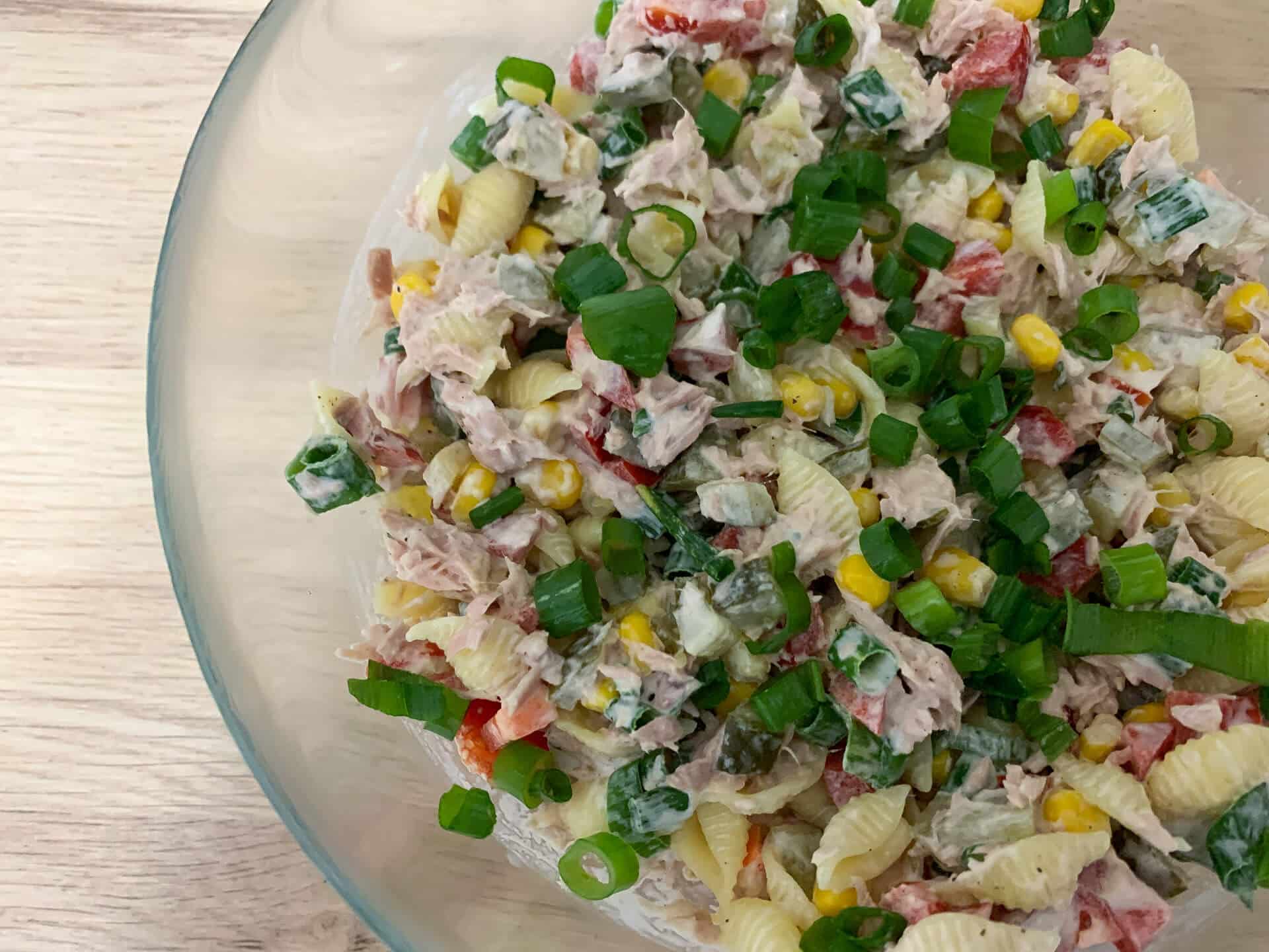 Sałatka z makaronem i tuńczykiem