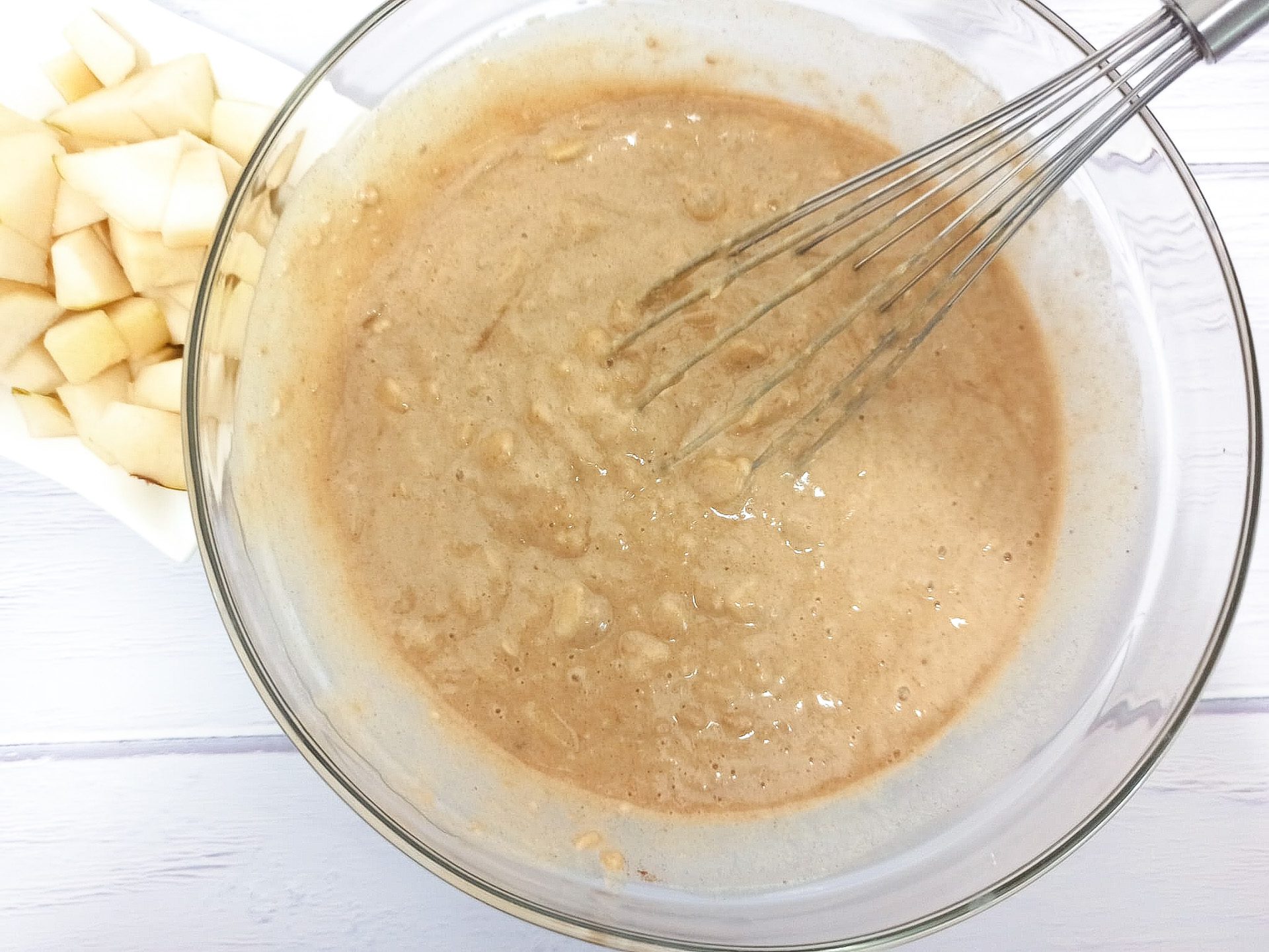 Ciasto z gruszkami, migdałami i tahini