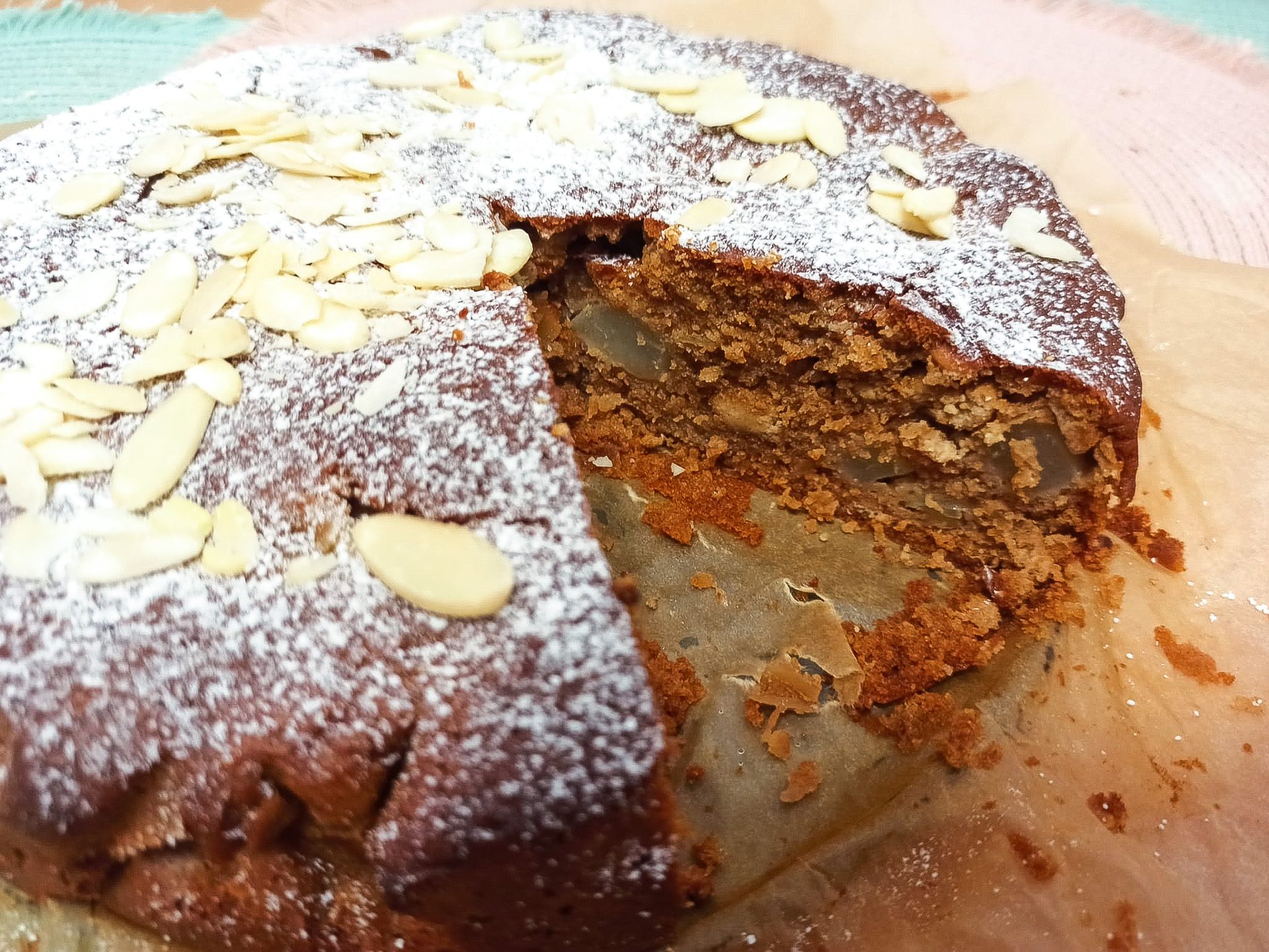 Ciasto z gruszkami, migdałami i tahini