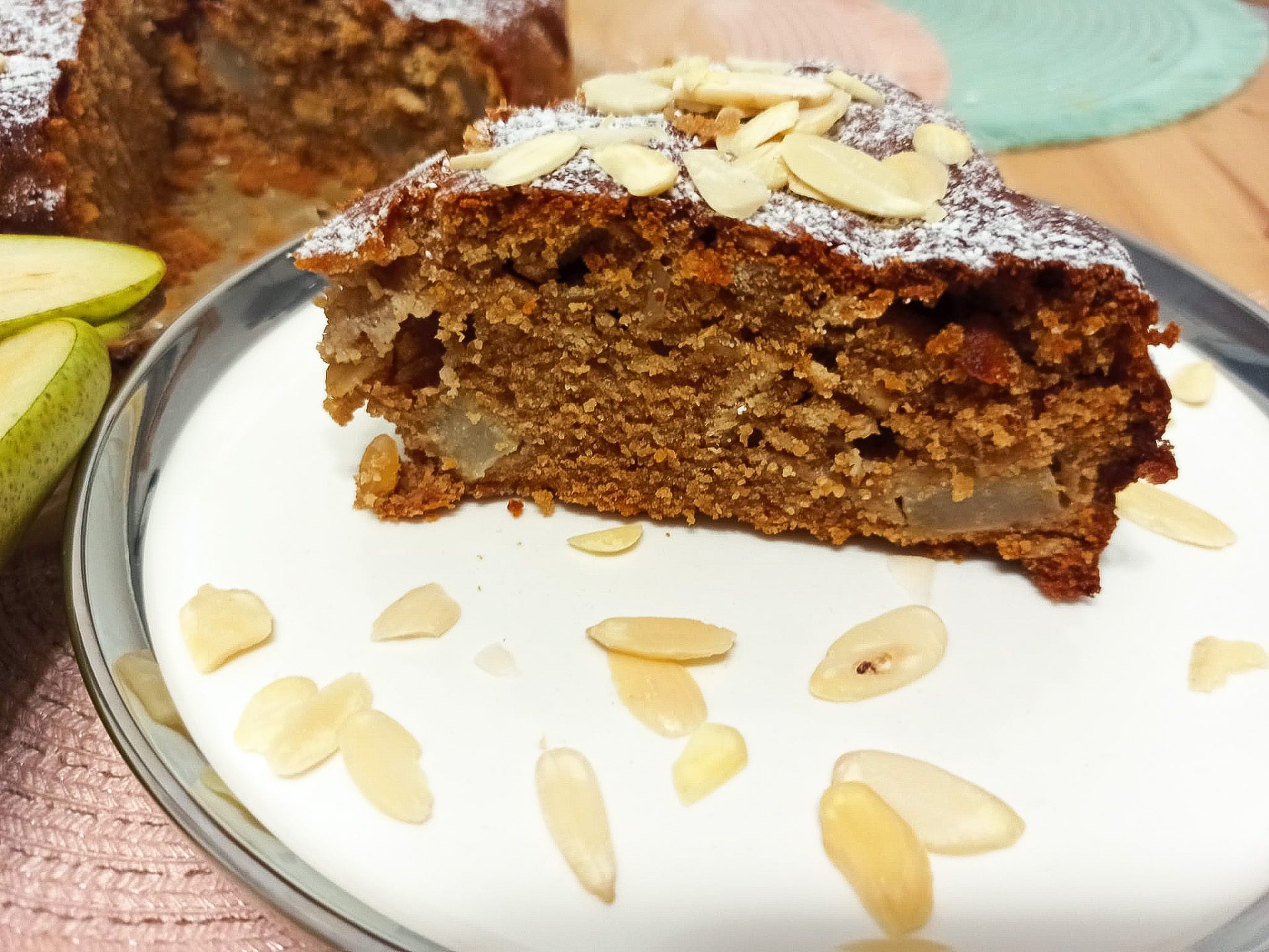 Ciasto z gruszkami, migdałami i tahini
