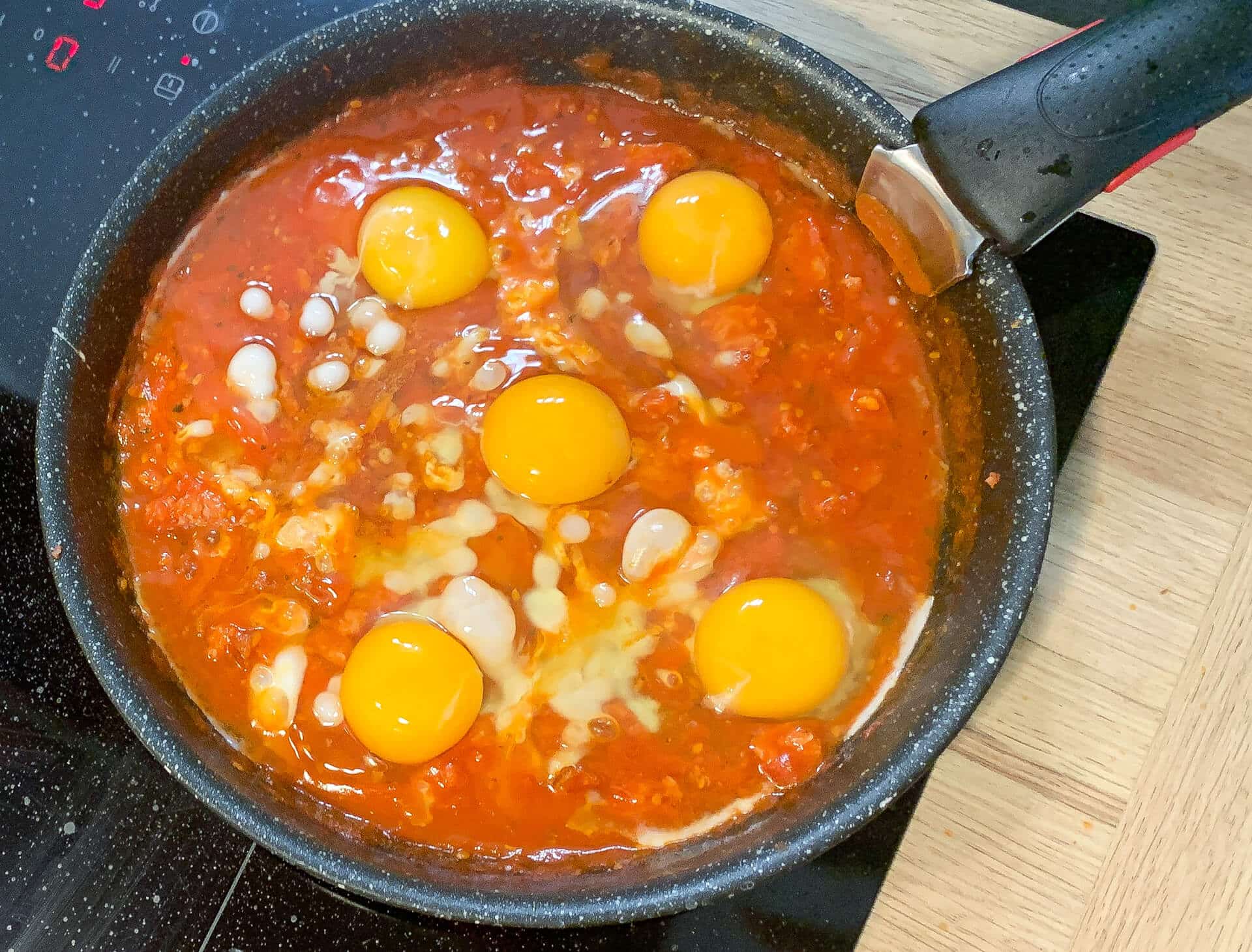 Szakszuka z kiełbasą