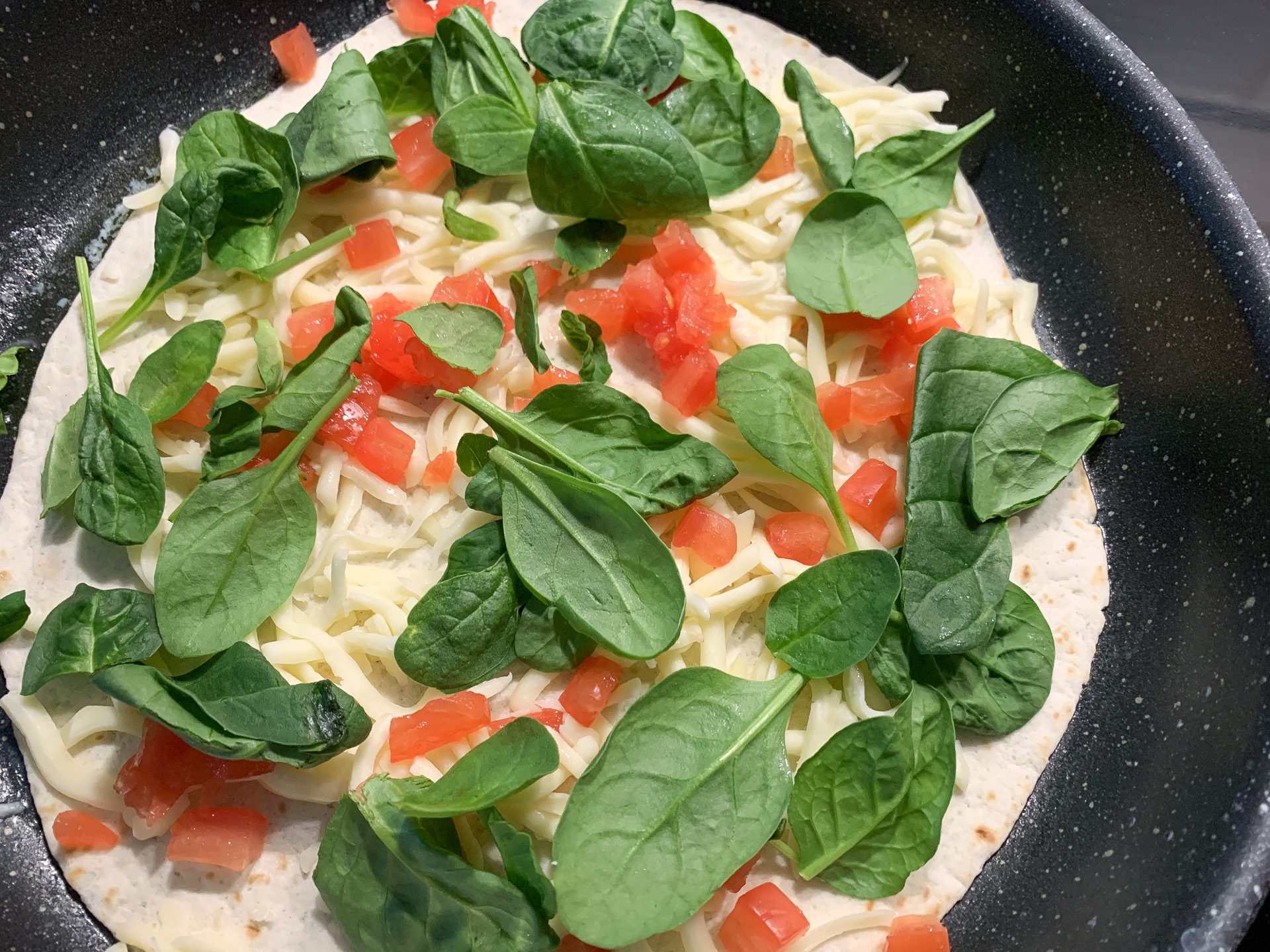 Smażona tortilla z serem żółtym