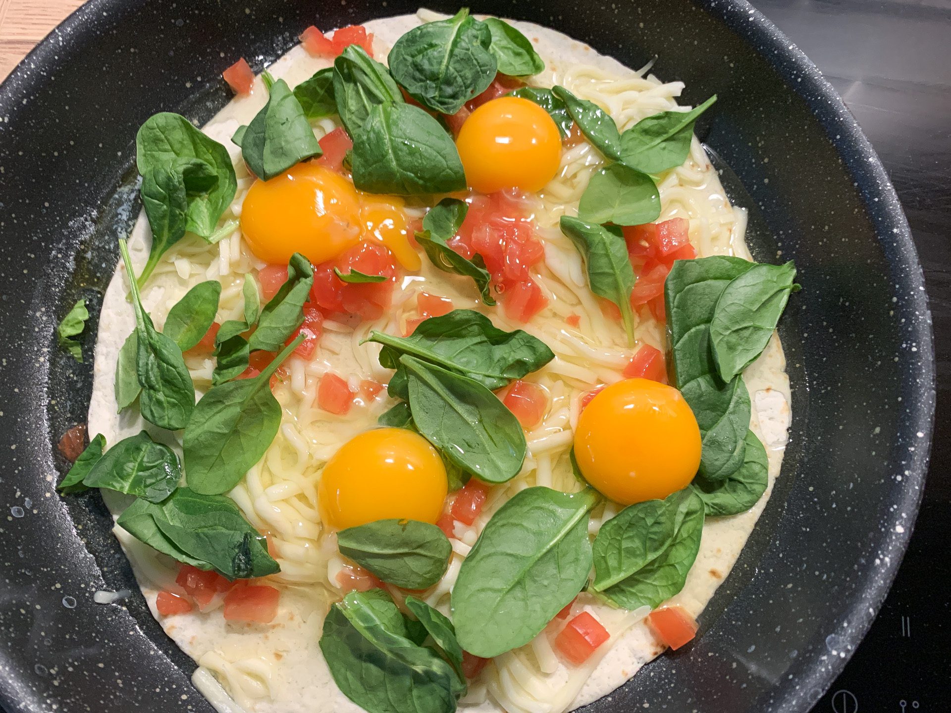 Smażona tortilla z serem żółtym