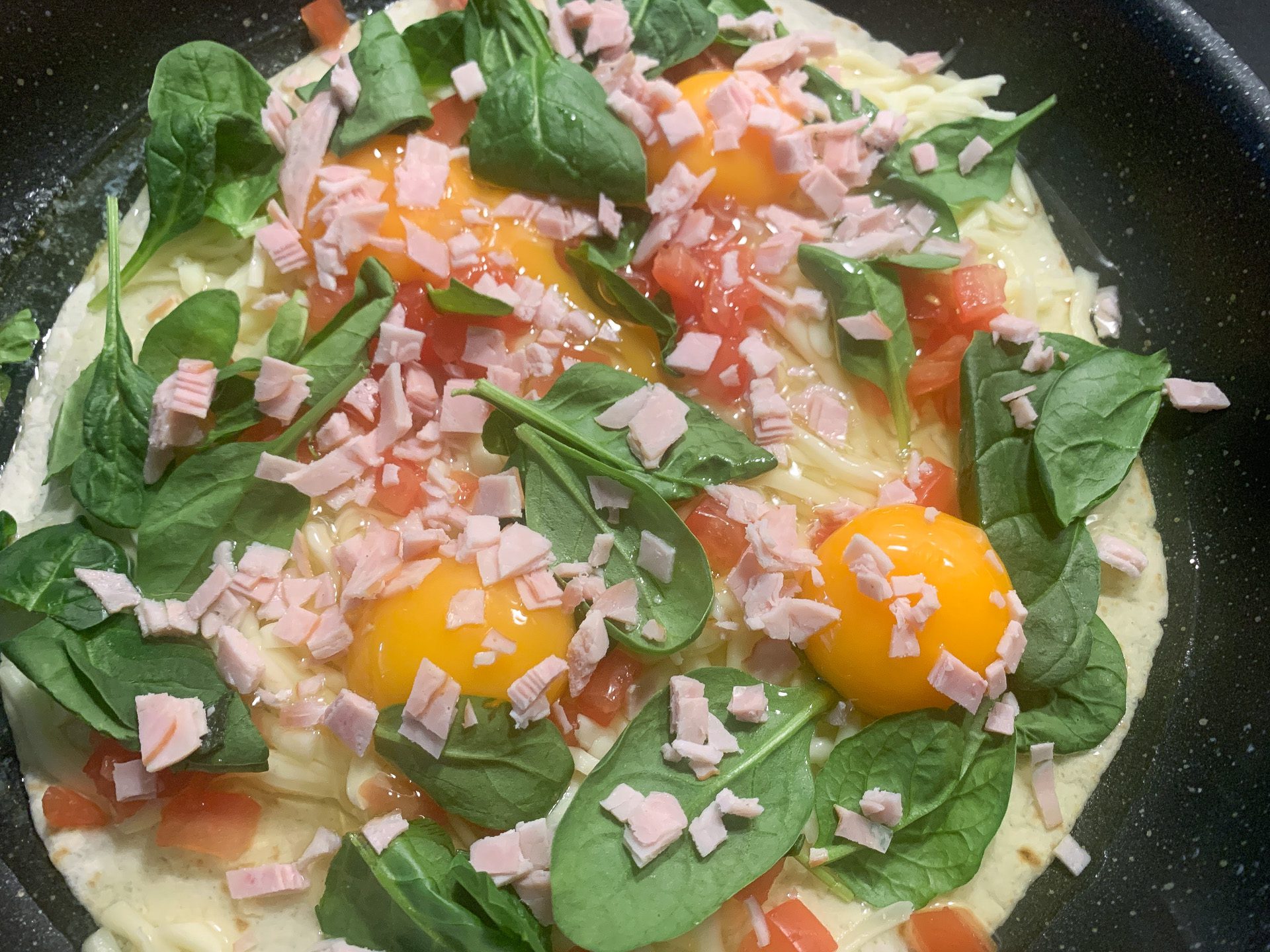 Smażona tortilla z serem żółtym