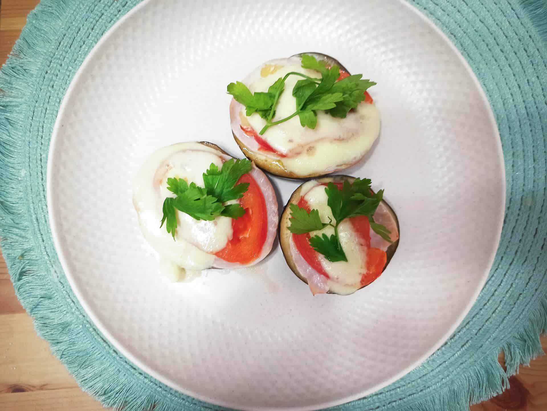 Keto przystawka z bakłażana i mozzarelli