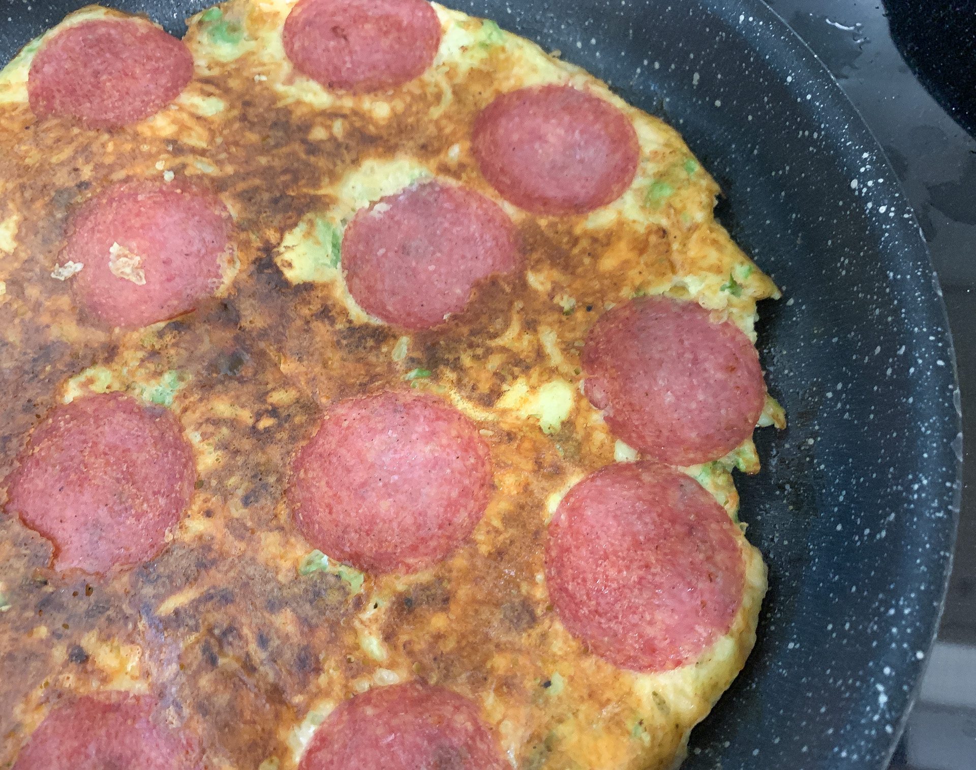 Keto omlet z salami