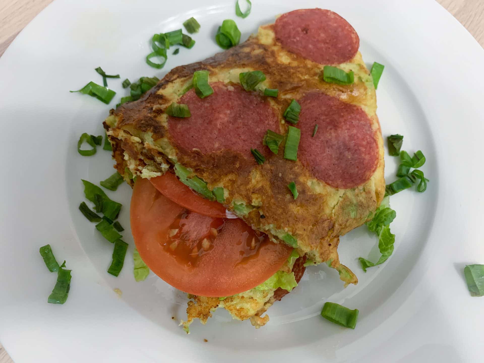 Keto omlet z salami