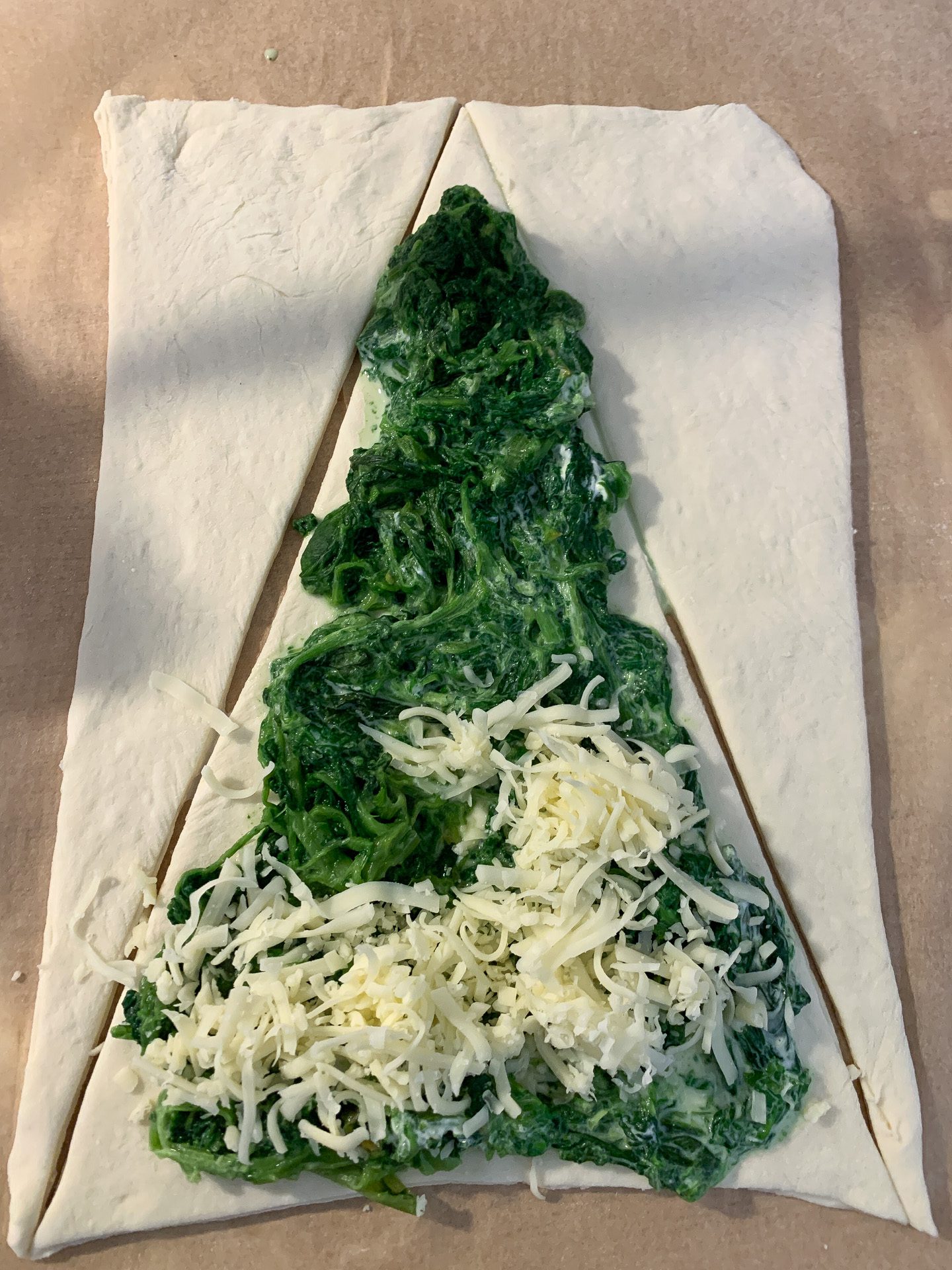 Bożonarodzeniowa pizza w kształcie choinki