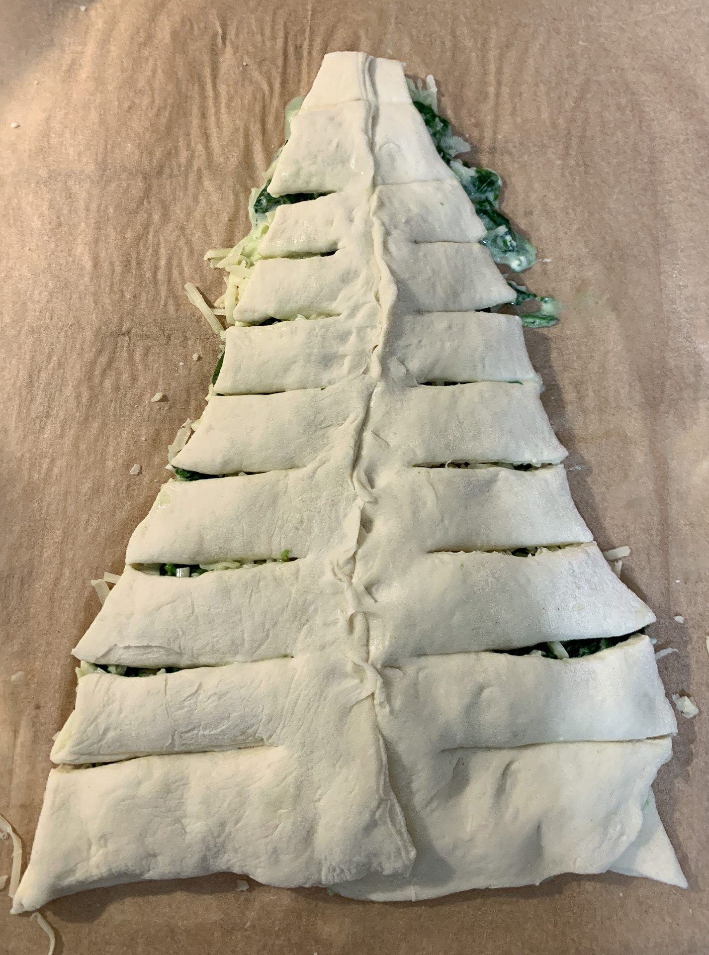 Bożonarodzeniowa pizza w kształcie choinki