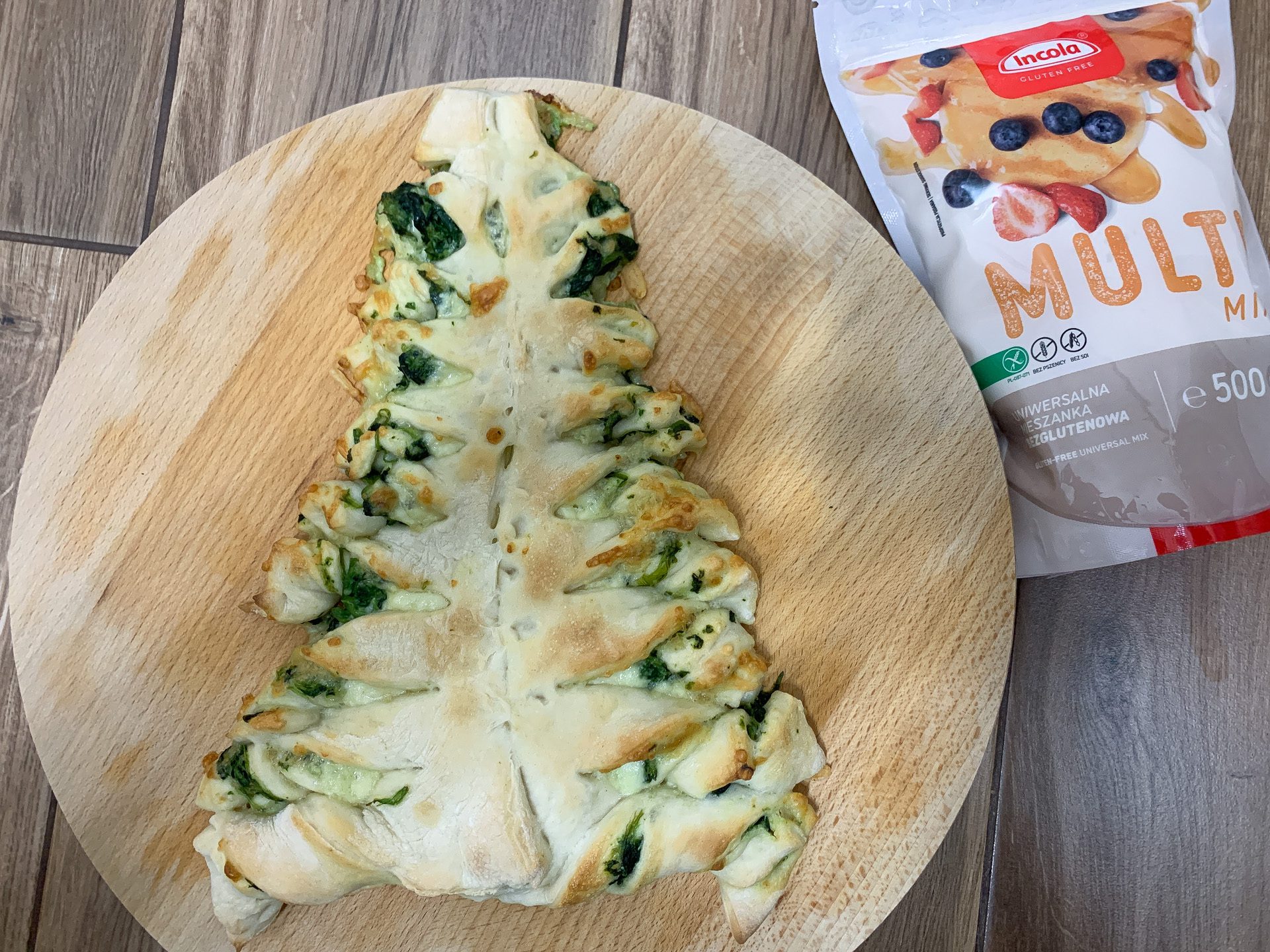 Bożonarodzeniowa pizza w kształcie choinki