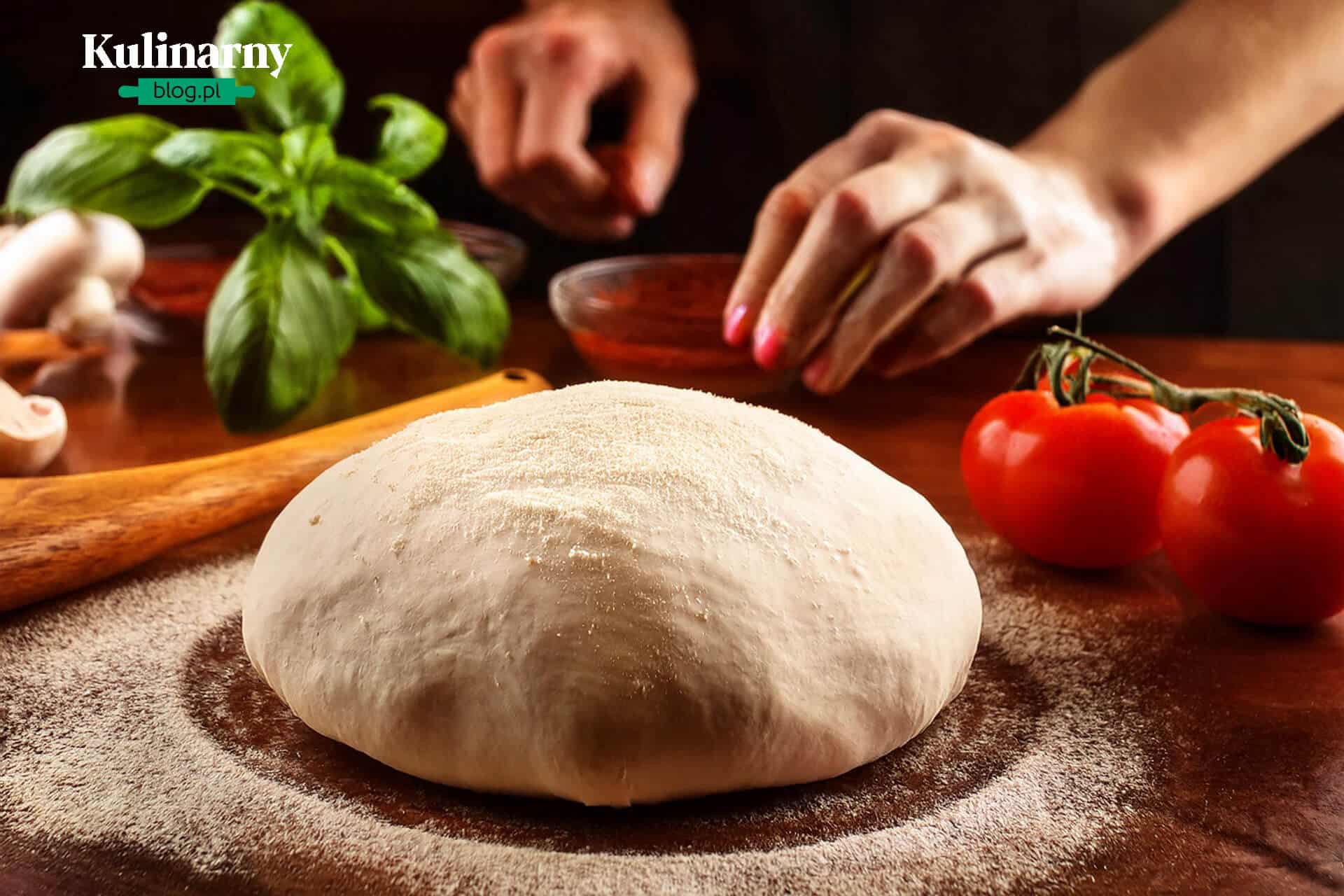 Pizza z kurczakiem 2 pizza z kurczakiem ciasto 5