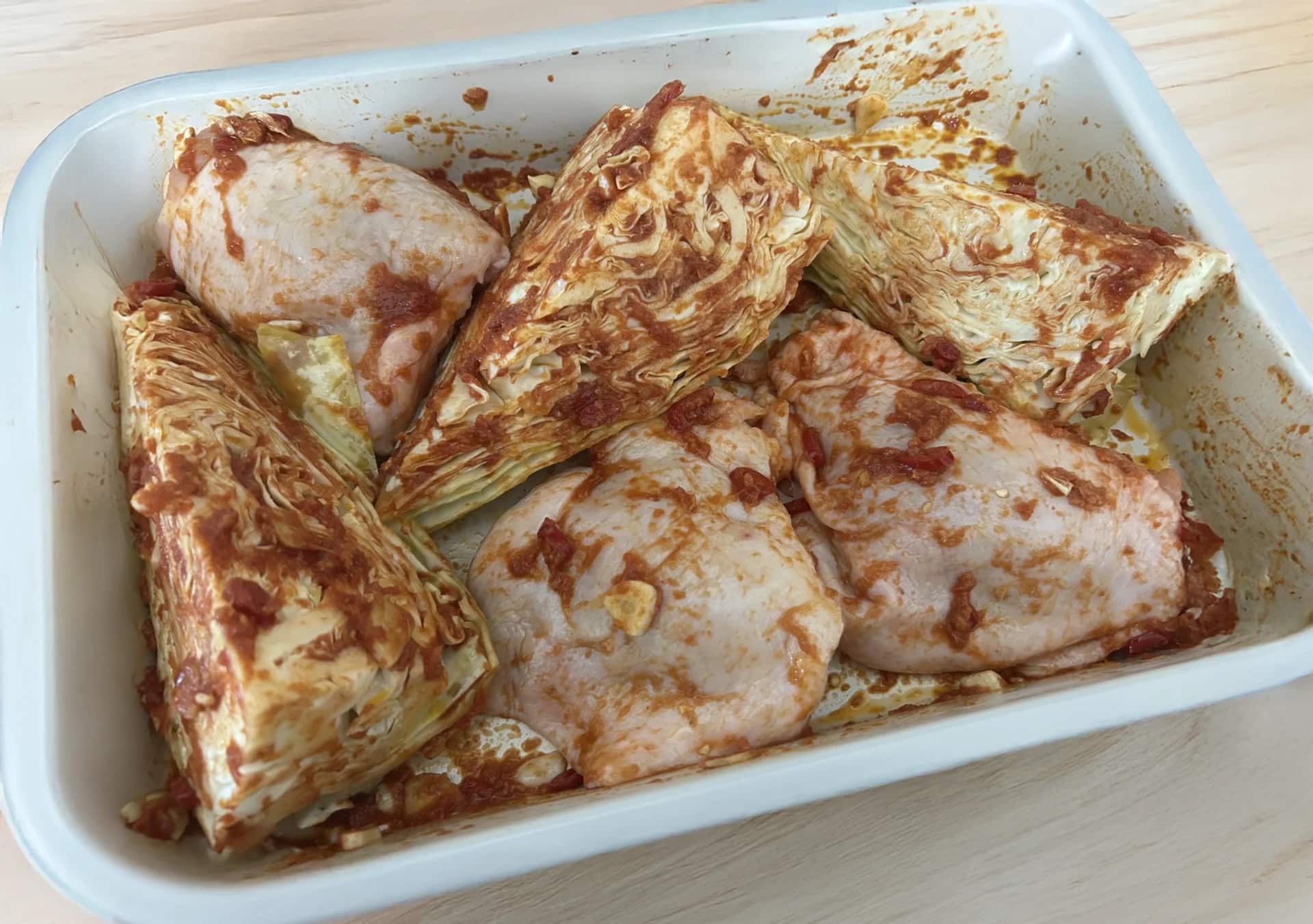 Kurczak z kapustą stożkową w brytfance