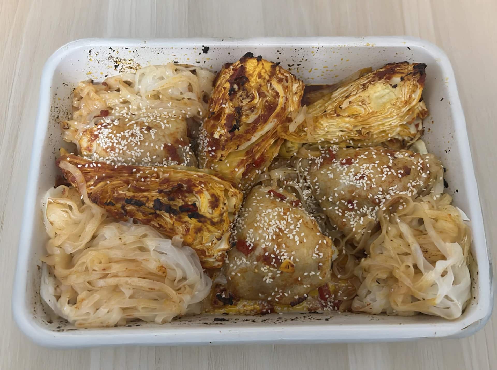 Kurczak z kapustą stożkową w brytfance