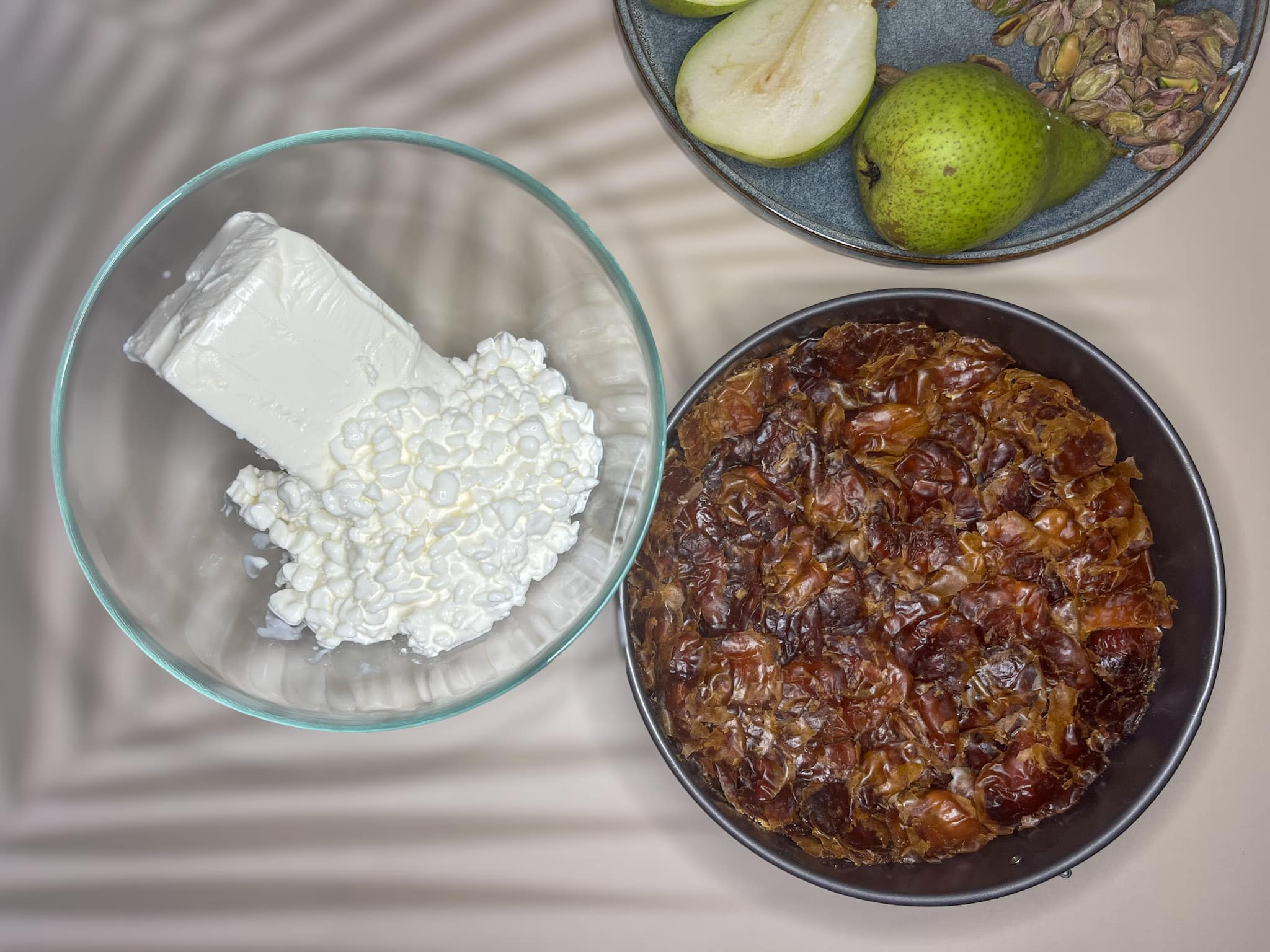 Składniki na tartę daktylową