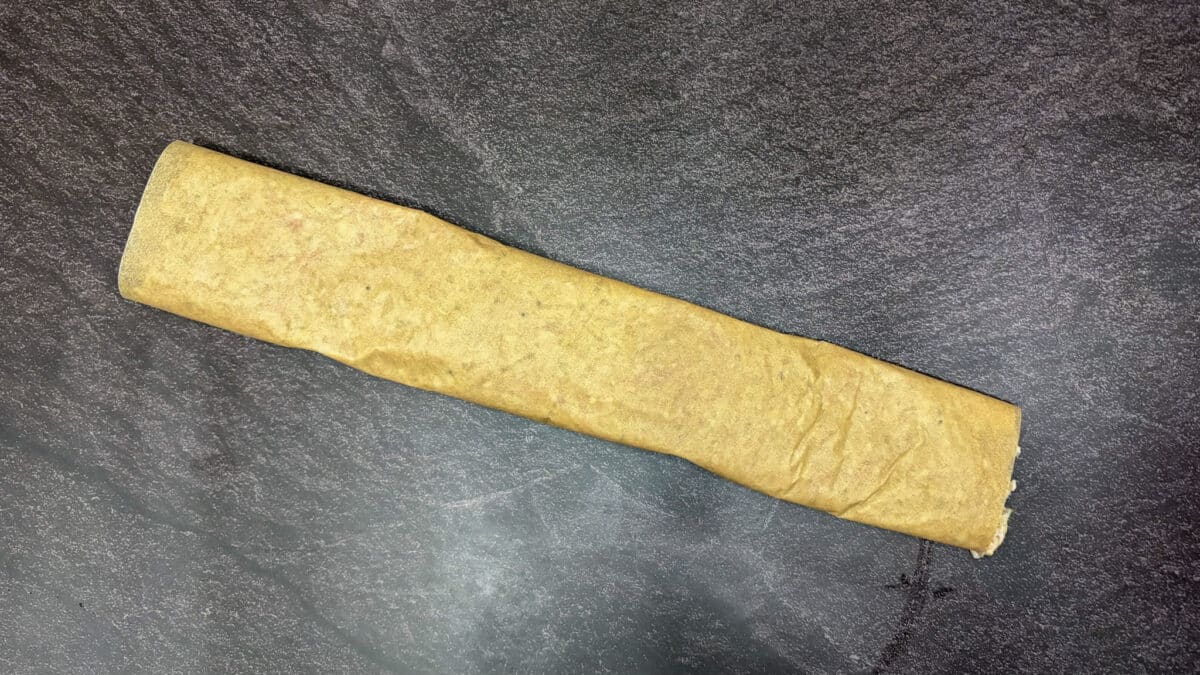 Złożone mięso mielone, gotowe do pieczenia.